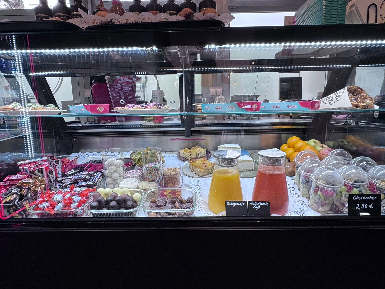 Cafe SweetUP - Handgemachte Waffeln & Kaffee - LattePralino White