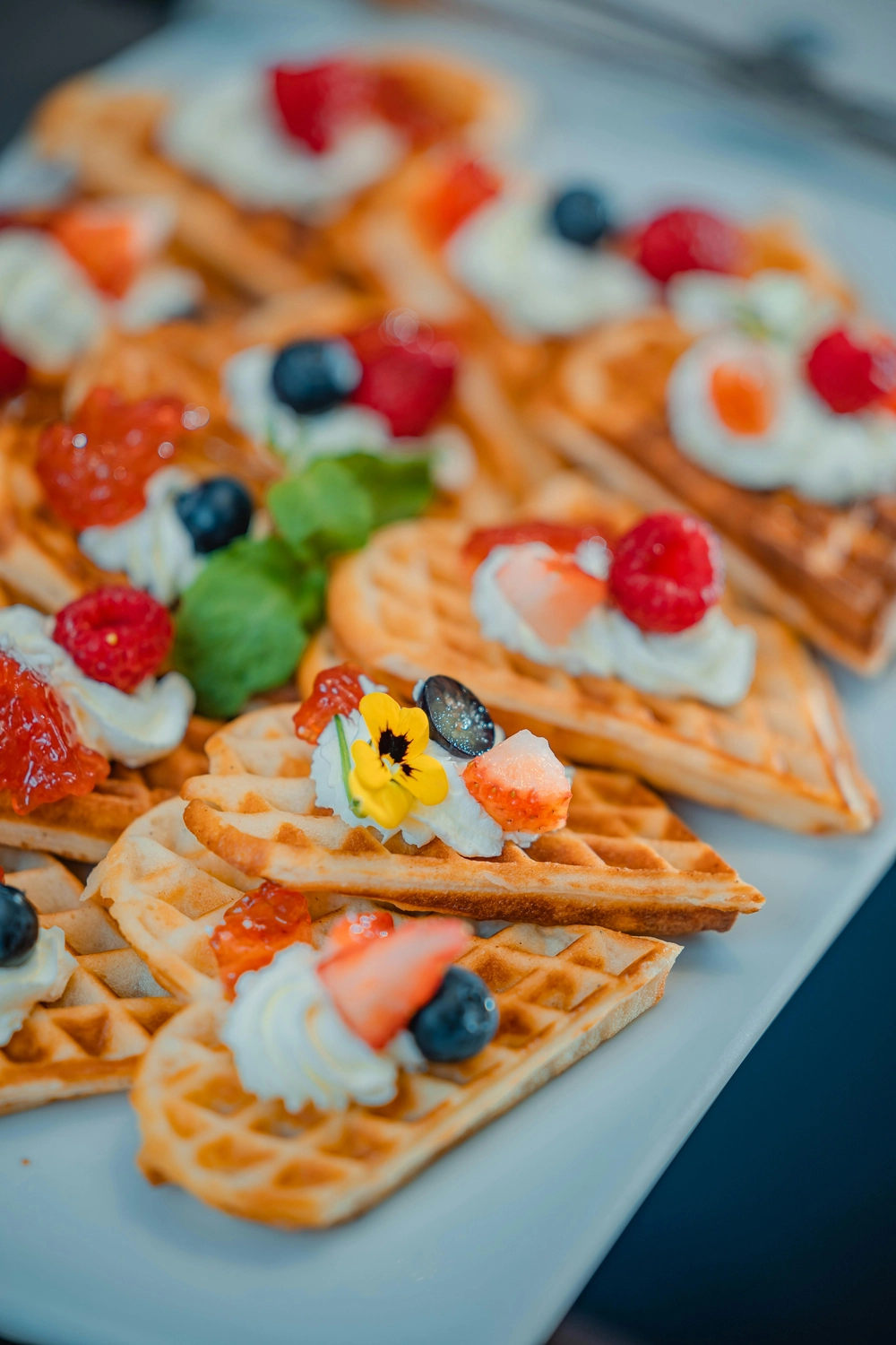 Cafe SweetUP - Handgemachte Waffeln & Kaffee - ❤■ Herzwaffeln Der Klassiker mit neuem Anspruch. Knusprig gebacken, weich im Inneren und mit einer Extraportion Herz. Ein süßer Moment, der satt macht und glücklich macht.